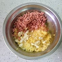 快手早餐—火腿鸡蛋米饭肠的做法图解2