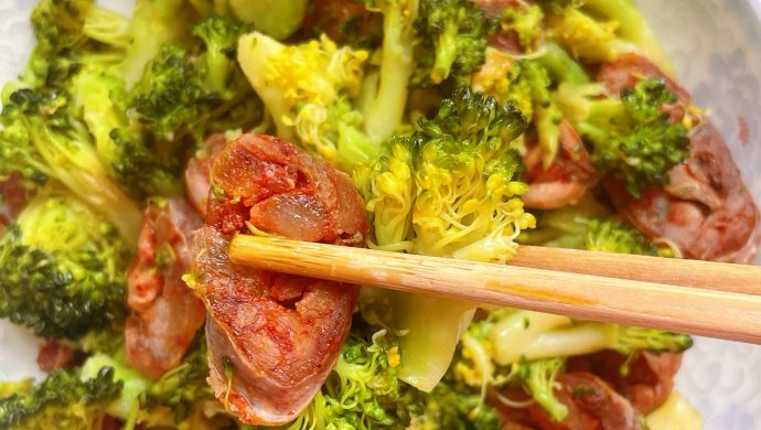 西兰花炒腊肠，简单又好吃！