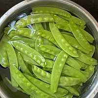 黑椒荷兰豆炒鸡丁的做法图解1