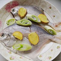 #味达美星厨X小厨中秋团圆宴#锡纸鲳鱼的做法图解3