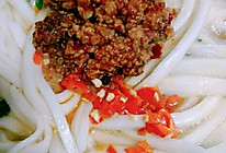 云南野生菌宴席~鸡枞油砂锅饵丝的做法