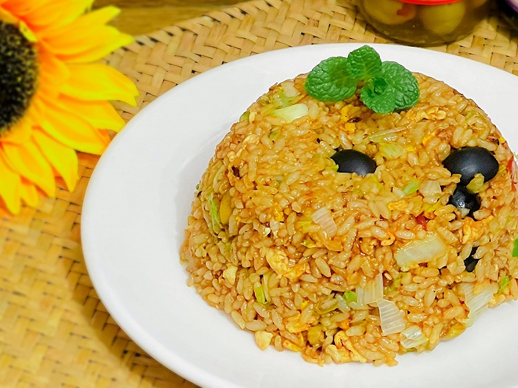 西班牙橄榄炒饭的做法