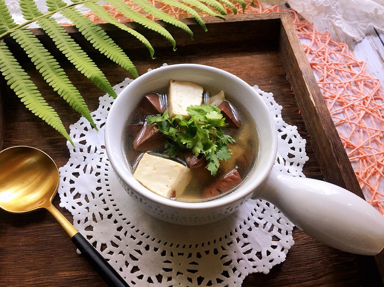 猪血豆腐汤的做法