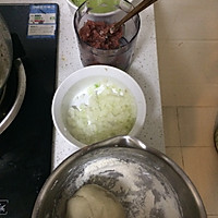 烫面灌汤包的做法图解1