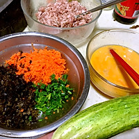 胡萝卜黑木耳肉末鸡蛋卷的做法图解3