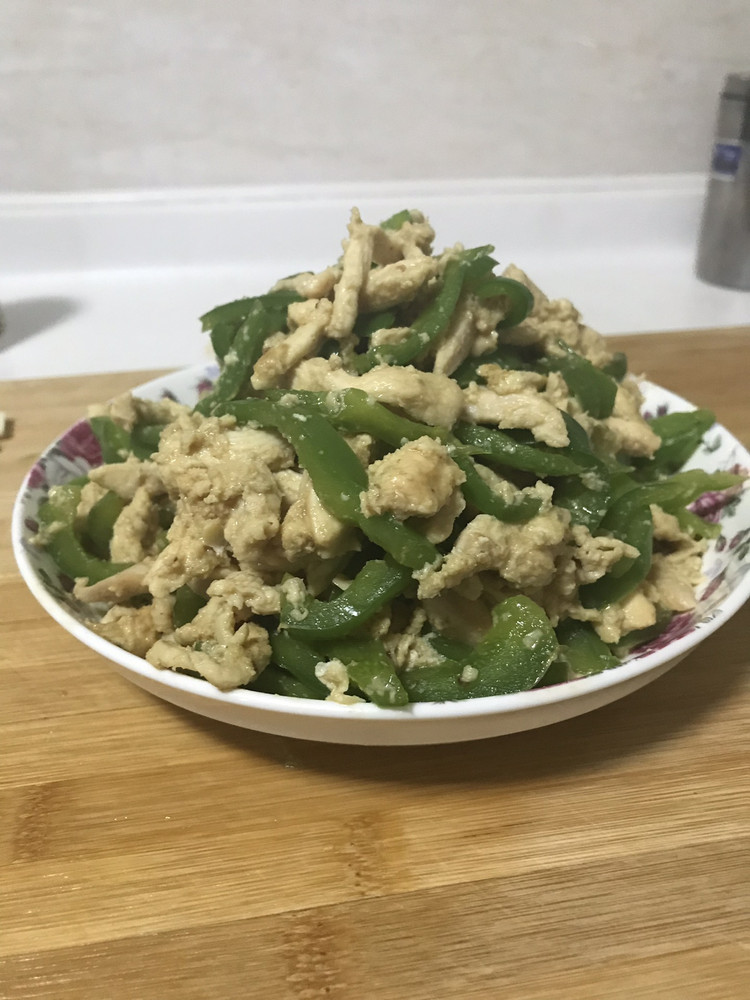 青椒炒鸡肉的做法