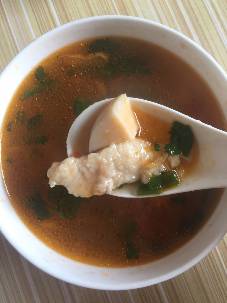 快手靓汤—西红柿杏鲍菇肉片汤的做法