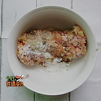 晶莹剔透的酸菜蒸饺的做法图解3