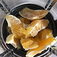 鲜榨橙子汁的做法图解3