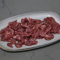 青瓜口蘑炒肉片的做法图解1
