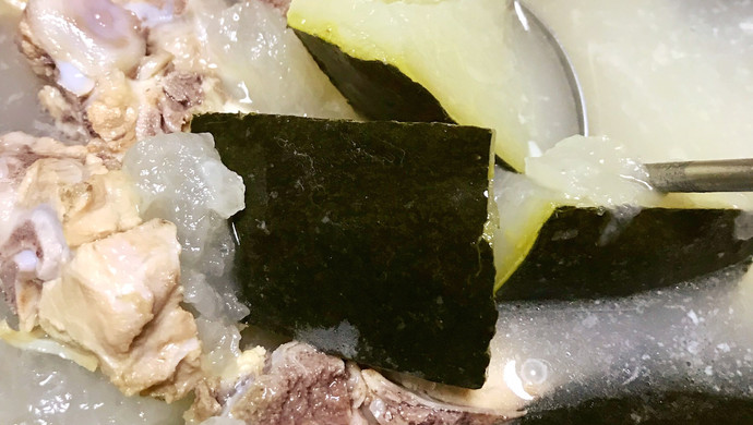 小姨妈老火汤：冬瓜煲龙骨