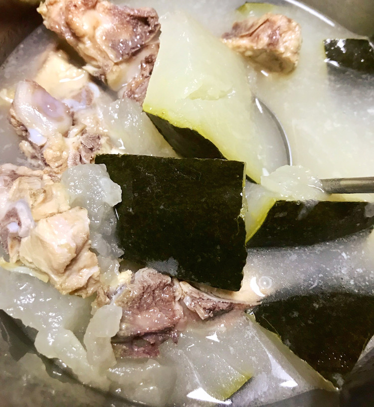 小姨妈老火汤：冬瓜煲龙骨的做法
