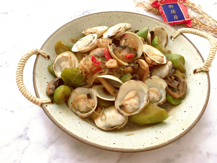 蛤蜊丝瓜炒粉丝的做法