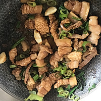 五花肉炖油豆（东北家常菜）的做法图解1