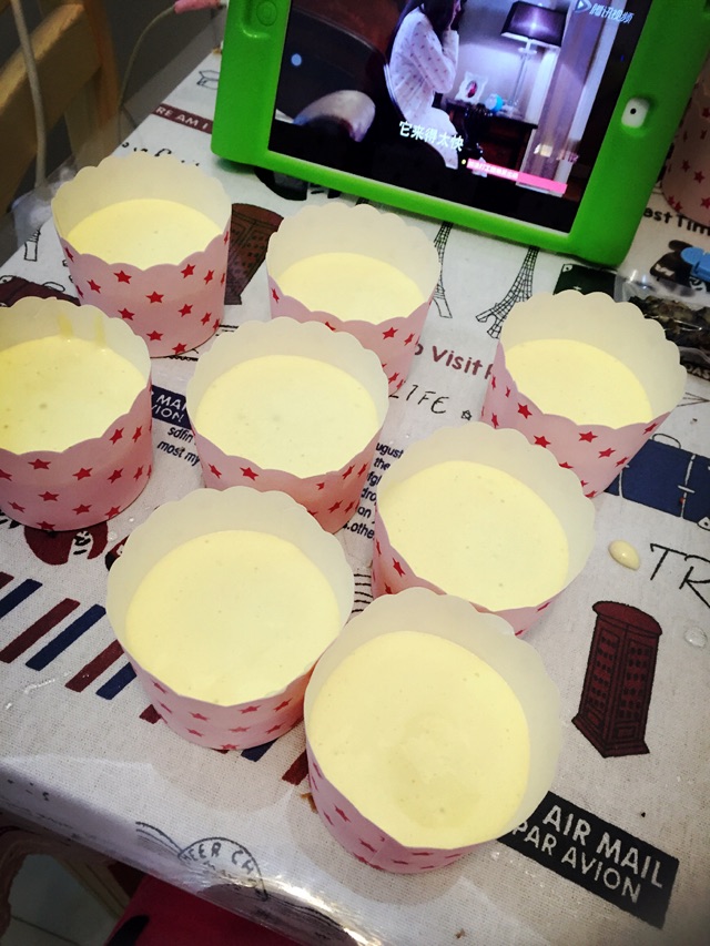 蔓越莓 葡萄干 纸杯蛋糕的做法图解4