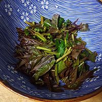 春季时令美食香椿芽炒鸡蛋的做法图解2