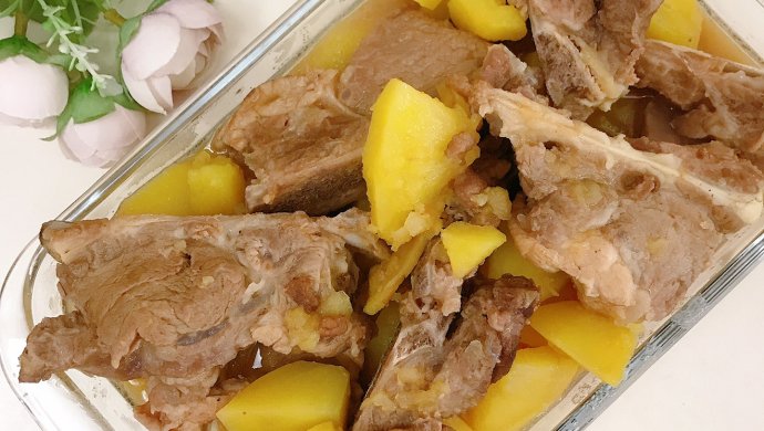 土豆焖排骨