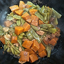 东北菜——猪肉豆角炖南瓜