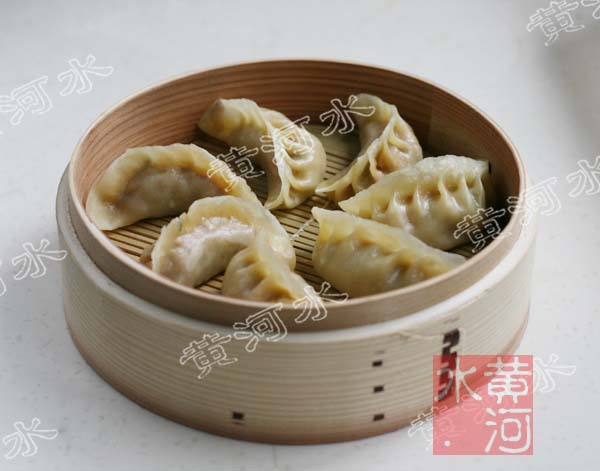 Steamed dumplings with meat and vegetable