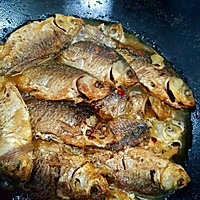 干烧鲫鱼的做法图解4