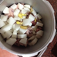 冬季暖身汤之萝卜排骨汤的做法图解3