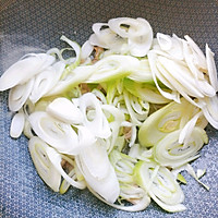 #纳福汇轻松喷出美味#超下饭的大葱炒肉（简单版）的做法图解4