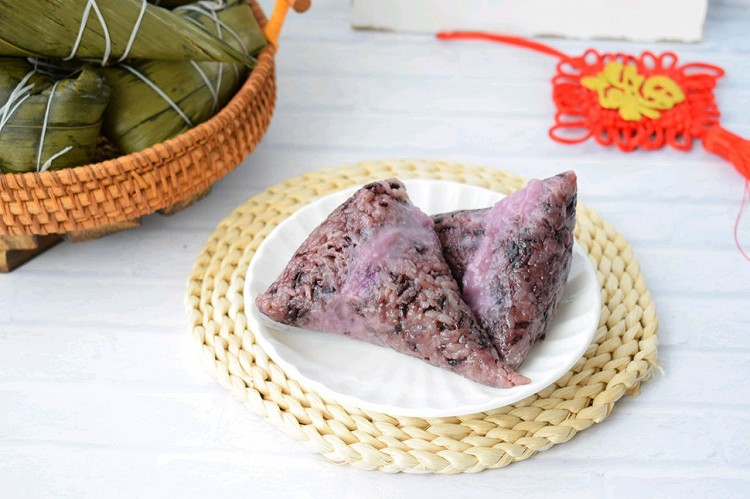 芋泥紫米粽子的做法