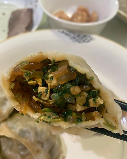 小白菜鸡蛋粉条虾仁蒸饺的做法