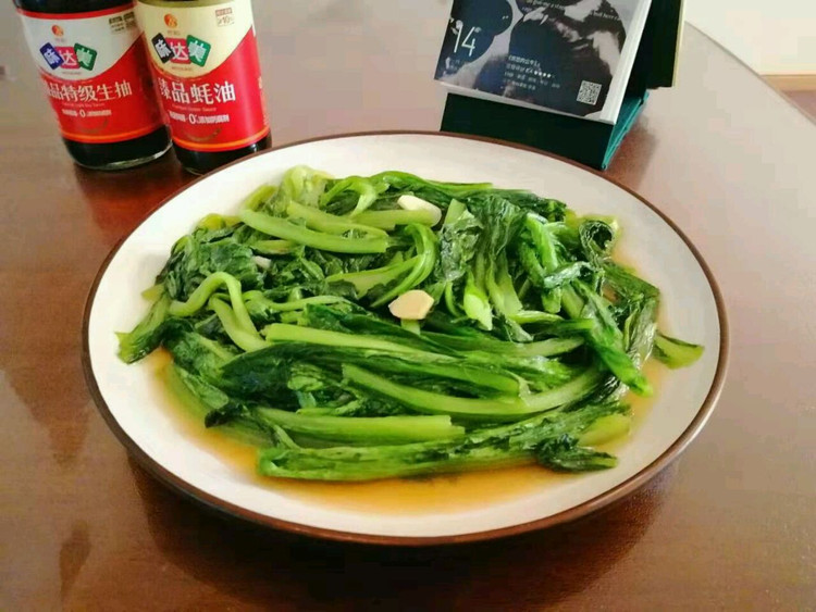 快手网红明星款，健康减脂止咳餐菜【清炒油麦菜】的做法