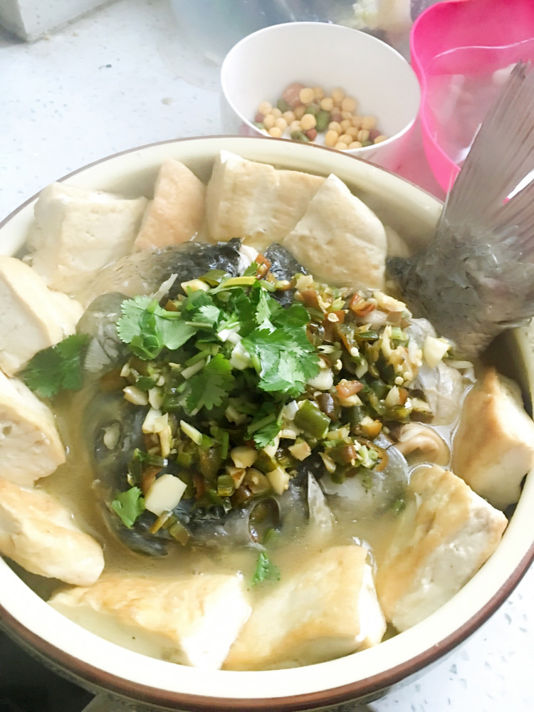 老豆腐鱼头汤的做法