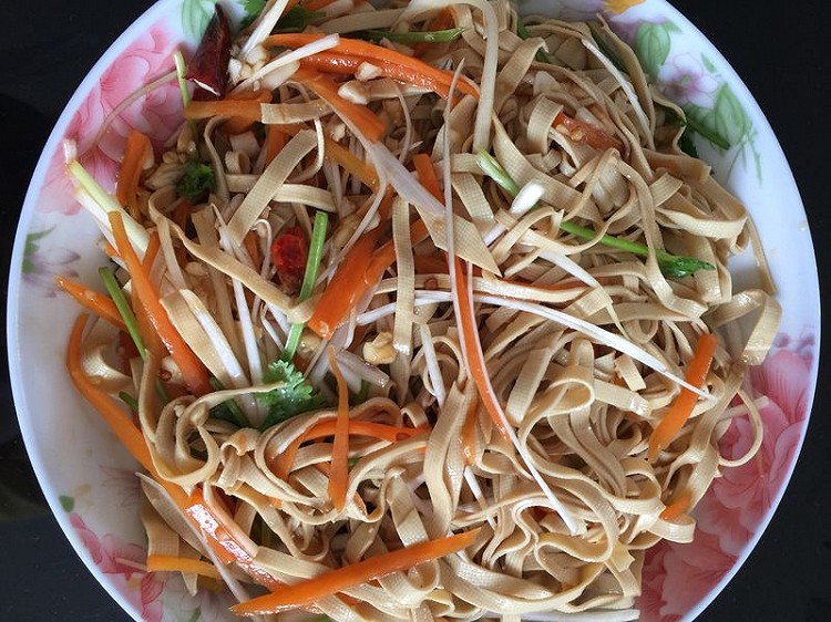 凉拌豆皮的做法