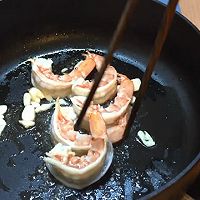 鲜虾芒果炒蝴蝶面的做法图解5