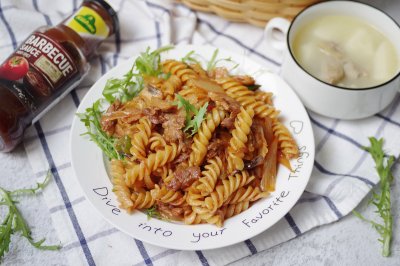 泡菜烤肉酱意面