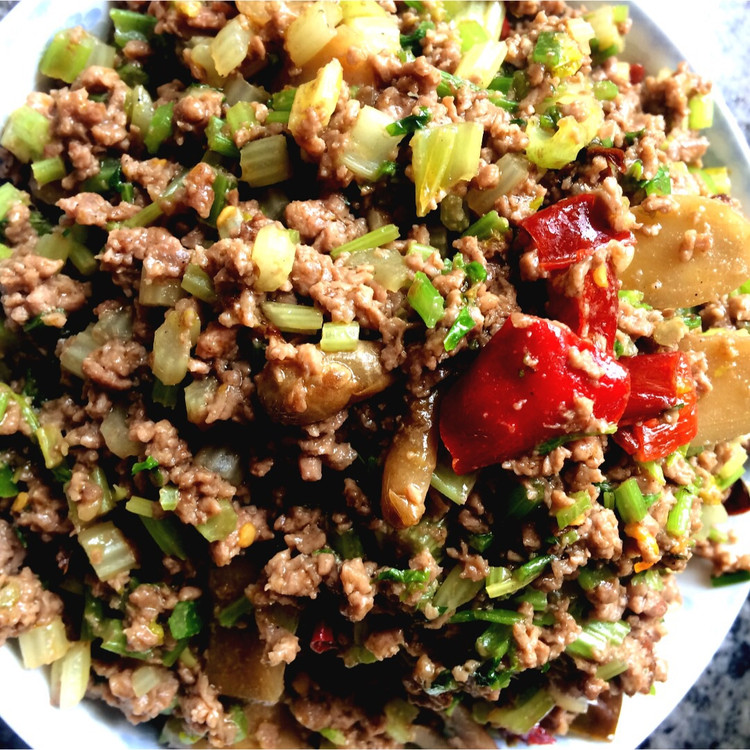 芹菜牛肉末的做法