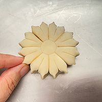 #奇妙烘焙屋#中式点心向日葵酥的做法图解4