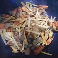 #憋在家里吃什么#虾油贝丁菌菇烩萝卜丝的做法图解13