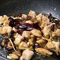 香菇滑鸡丨鲜嫩营养，简单美味的做法图解7