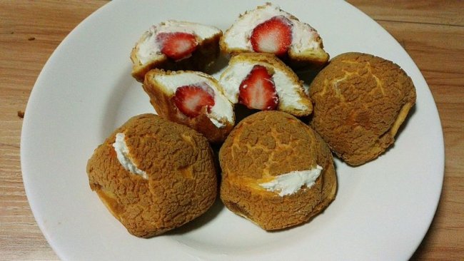 草莓季-酥皮草莓泡芙的做法