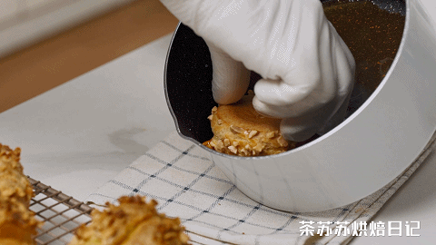 焦糖坚果泡芙的做法图解13