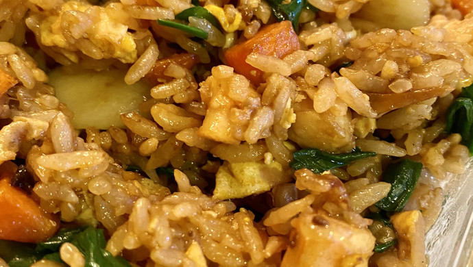 S炒饭(虾仁鸡蛋胡萝卜香葱炒饭)