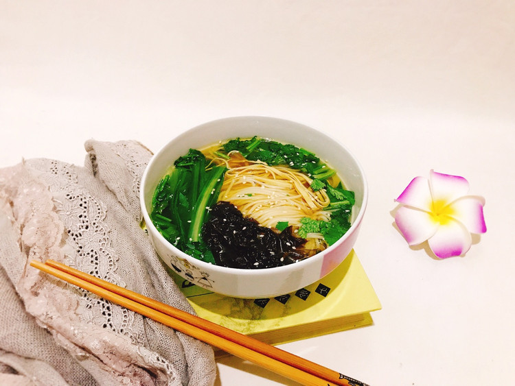 豆香紫菜鸡汤面的做法
