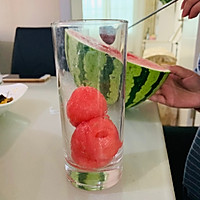 超简单的夏日饮品～西瓜荔枝气泡水～颜值巨高的做法图解2