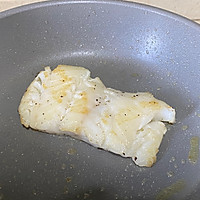 #宝宝的第一口辅食鱼#香煎挪威北极鳕鱼的做法图解3