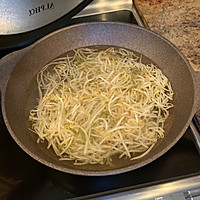 凉拌豆皮绿豆芽的做法图解1