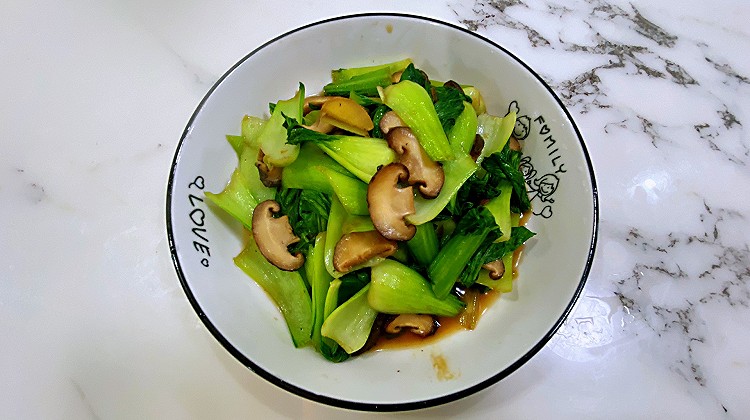 【孕妇食谱】一分钟学会香菇炒上海青，好看好吃又营养～的做法