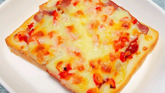解锁吐司新吃法:吐司培根披萨的做法