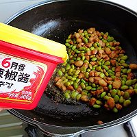 毛豆炒肉丁的做法图解7