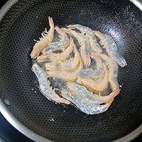 捞汁生腌干烧大虾的做法图解5