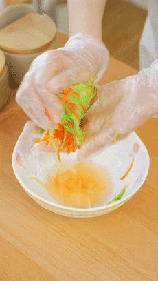 西葫芦虾饼【宝宝辅食】的做法图解1