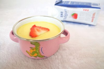 草莓植物酸奶布丁